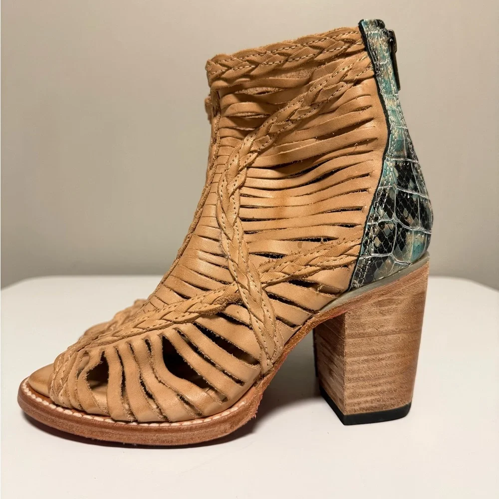Freebird Bela Sandals - Picture 1 of 7